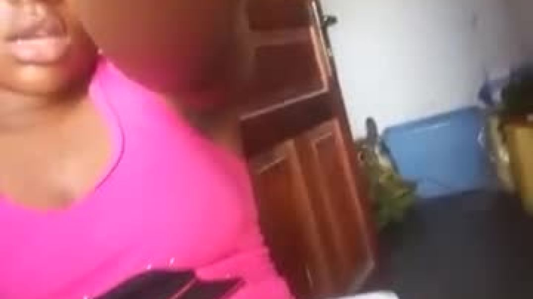 ⁣Zimbabwean Girls Shows off Pussy